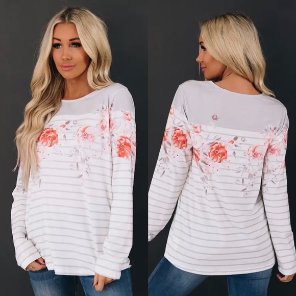 ✨Beautiful Roses Top✨ - Picture 1 of 4